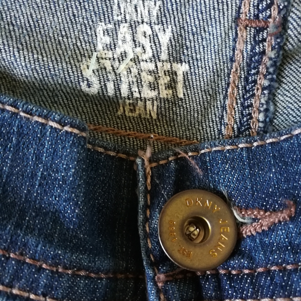 DKNY classic straight NWT jeans ,size 12R / 32" - Picture 4 of 7